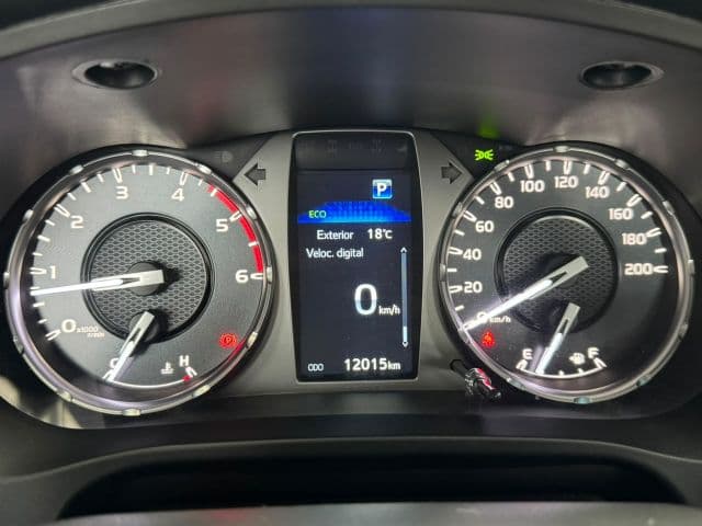 TOYOTA HILUX 4X4 D/C SRX 2.8 TDI 6 A/T - Miniatura 4