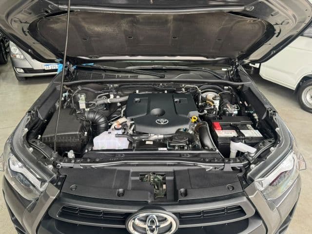 TOYOTA HILUX 4X4 D/C SRX 2.8 TDI 6 A/T - Miniatura 9