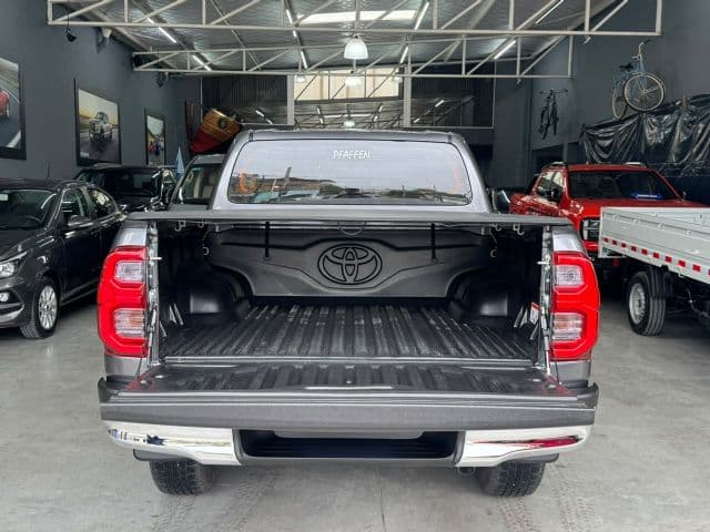 TOYOTA HILUX 4X4 D/C SRX 2.8 TDI 6 A/T - Miniatura 10